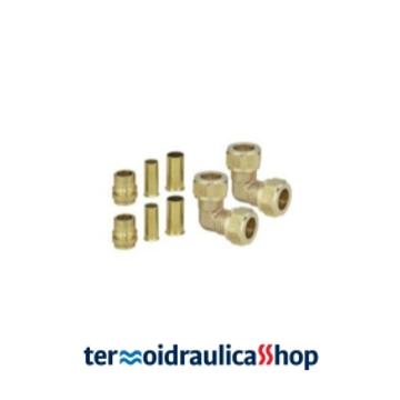 ACCESSORI PER PANNELLI SOLARI: Kit raccordi e fissaggi